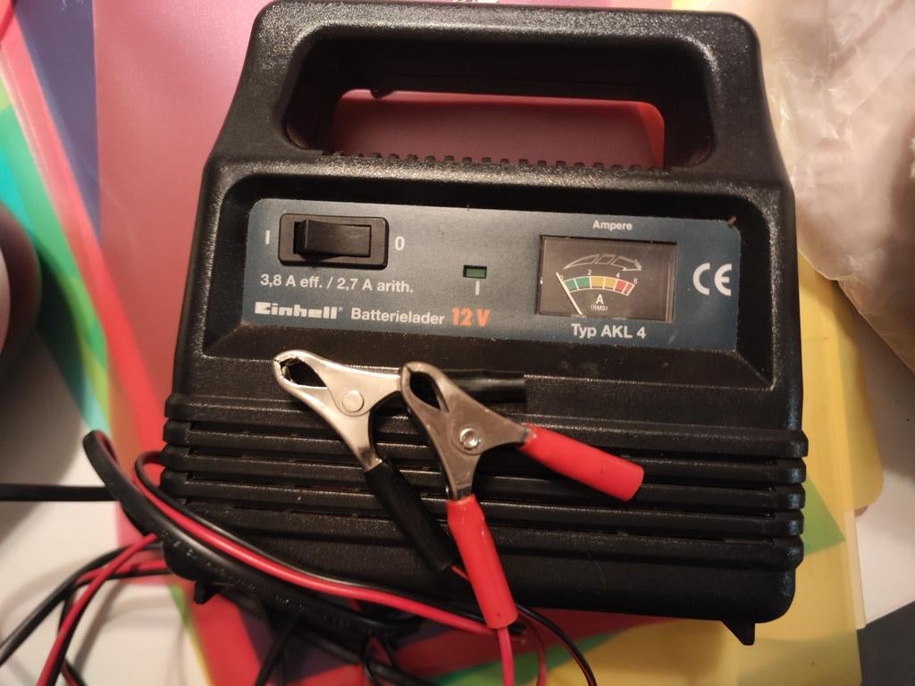Chargeur de batterie Einhell 12V, Enlèvement, Utilisé