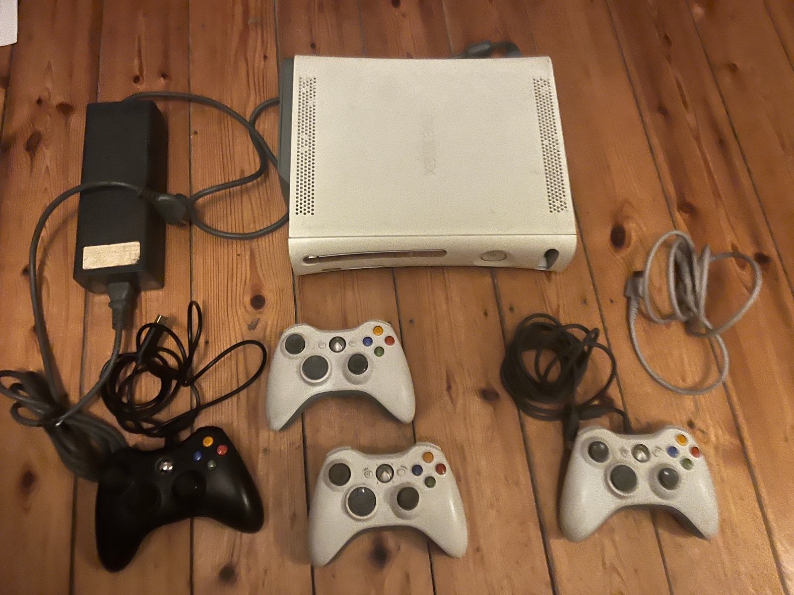 Console Xbox 360 Fat-Disque dur 60 Go+4 manettes+FIFA16+puce, Enlèvement ou Envoi, Comme neuf
