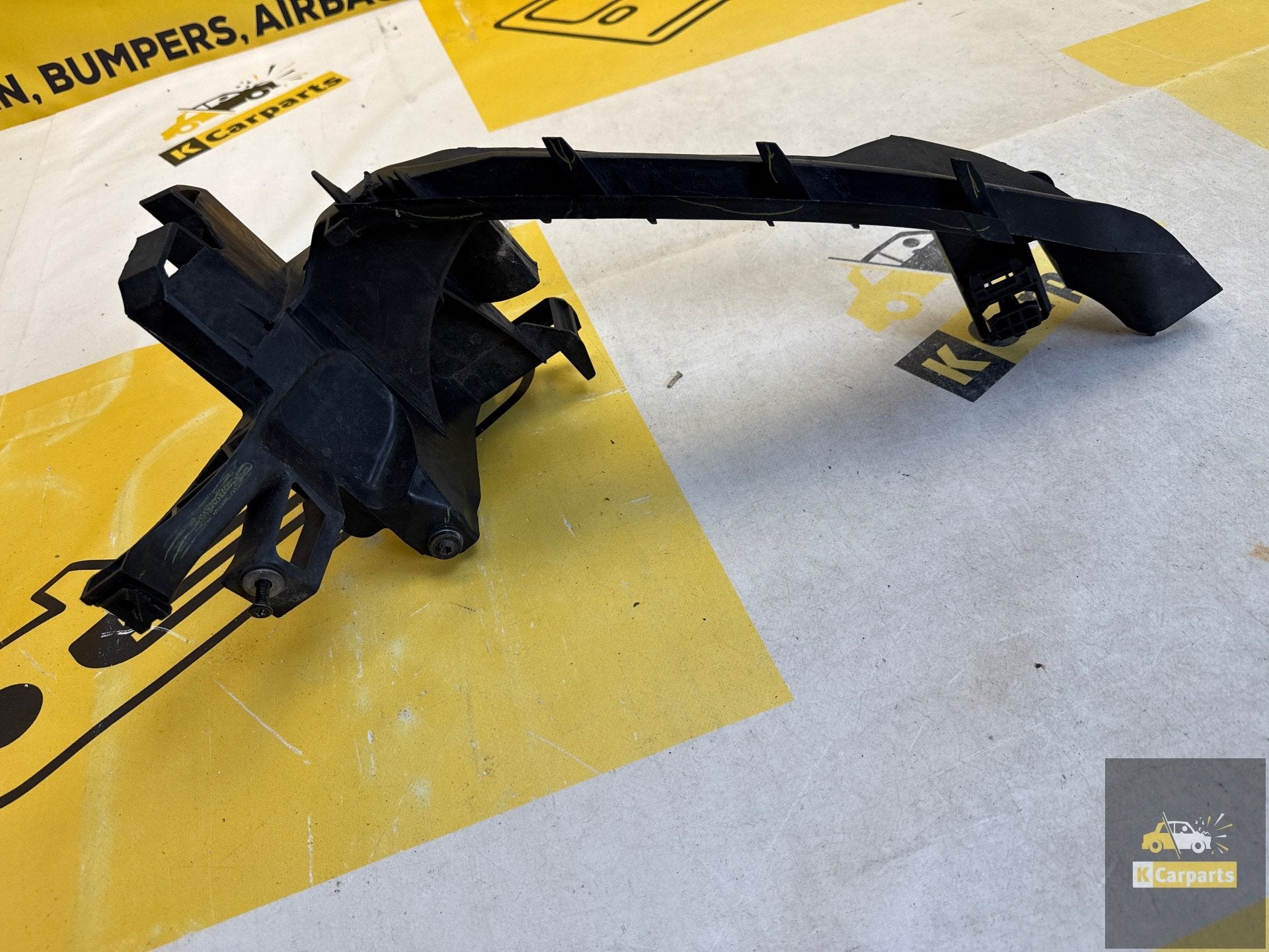 Audi Q5 Koplamphouder Rechts 80A805608, Gebruikt, AUDI AG, Auto-Union-Strasse 1
85045  Ingolstadt, DE, Audi