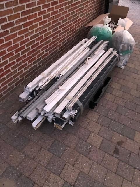 Pvc van ramen als reciclage afval . Enkel pvc, Enlèvement, Utilisé, Métal