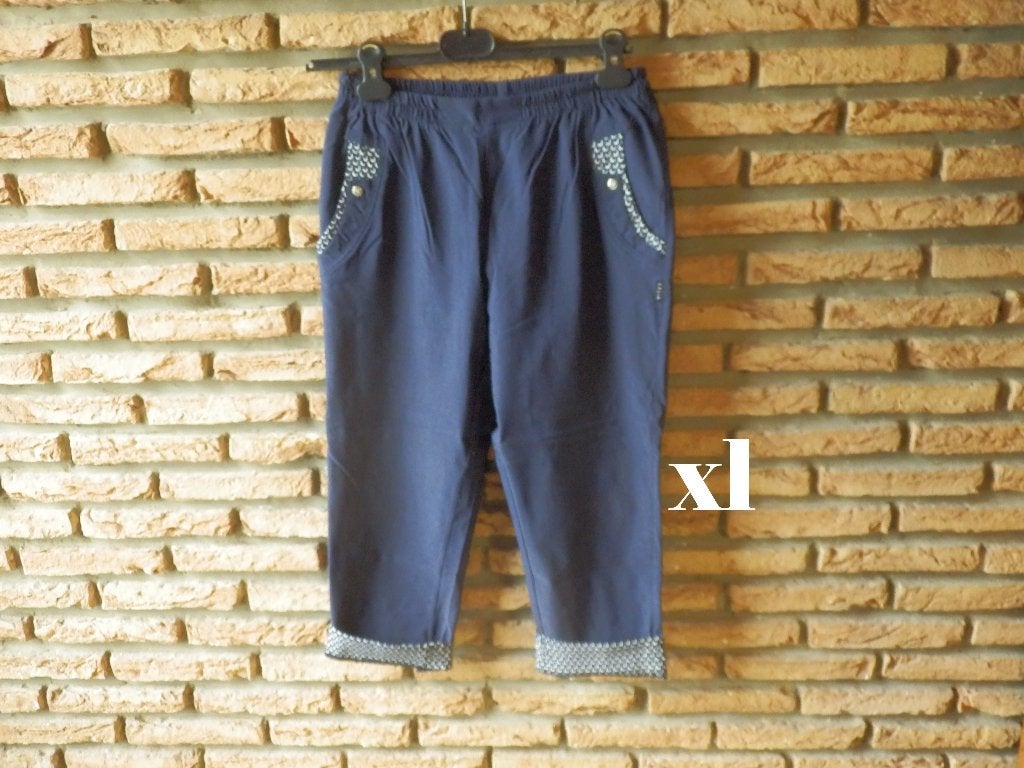 (86)- pantacourt femme t.xl bleu fonçé = célia =, Kleding | Dames, Broeken en Pantalons, Blauw, Maat 42/44 (L), Ophalen of Verzenden