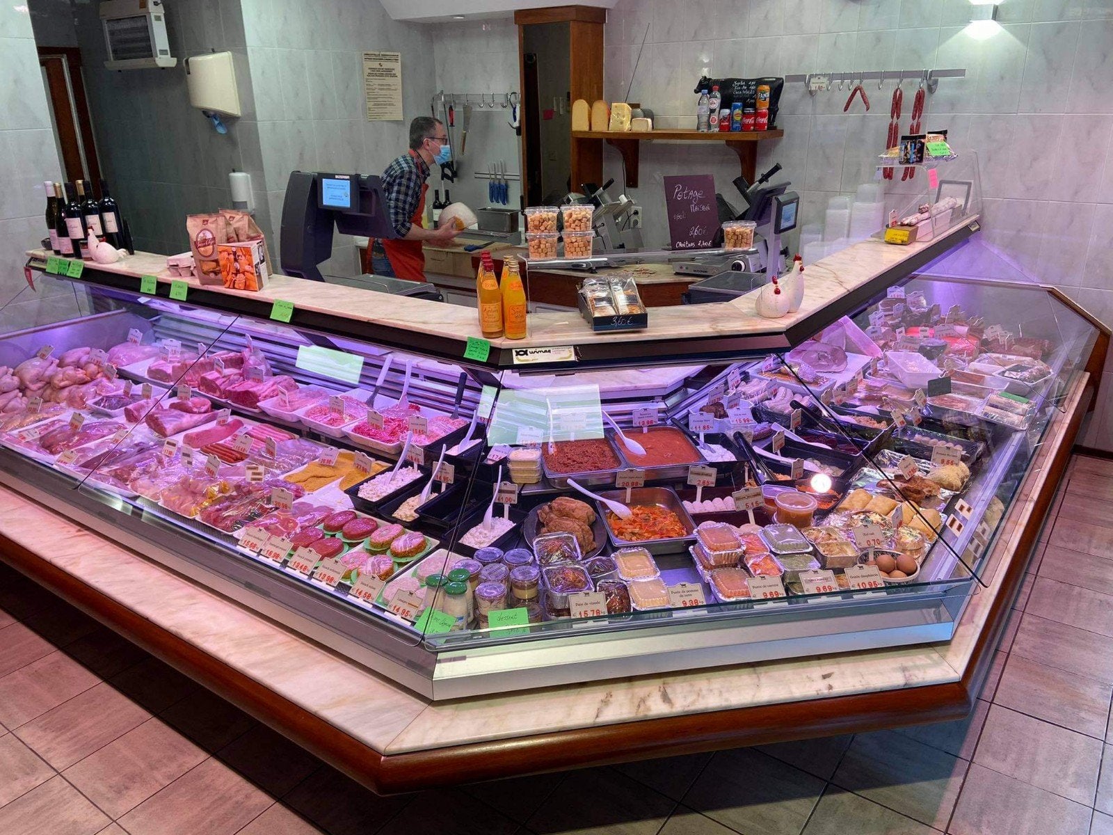 Commerce à remettre : Boucherie-charcuterie-traiteur à Ixell, Articles professionnels
