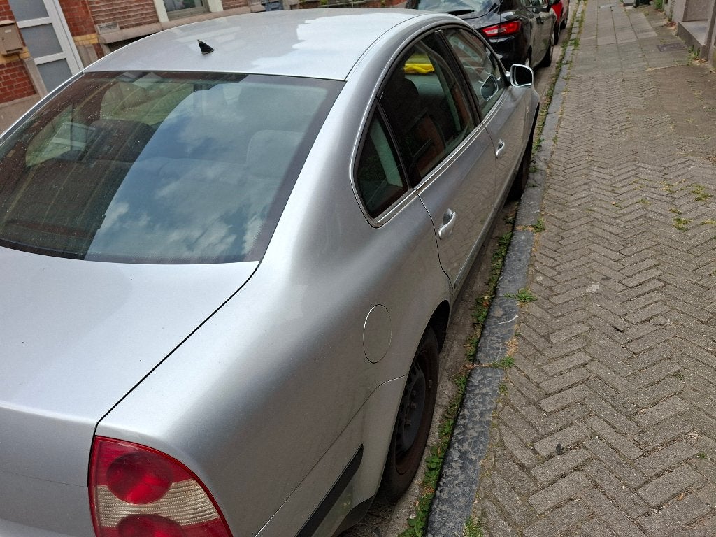 Auto passat 2003, Autos, Argent ou Gris, Achat, Boîte manuelle, 5 portes