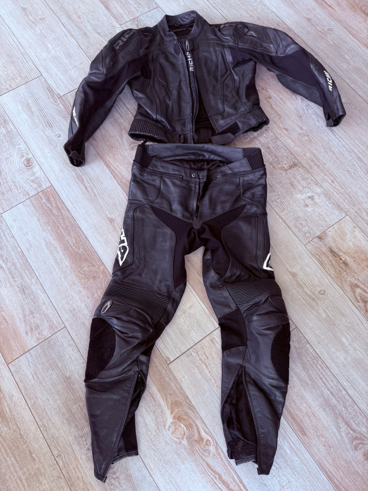 Richa lederen motorpak, maat 54, Motoren, Kleding | Motorkleding, Ophalen