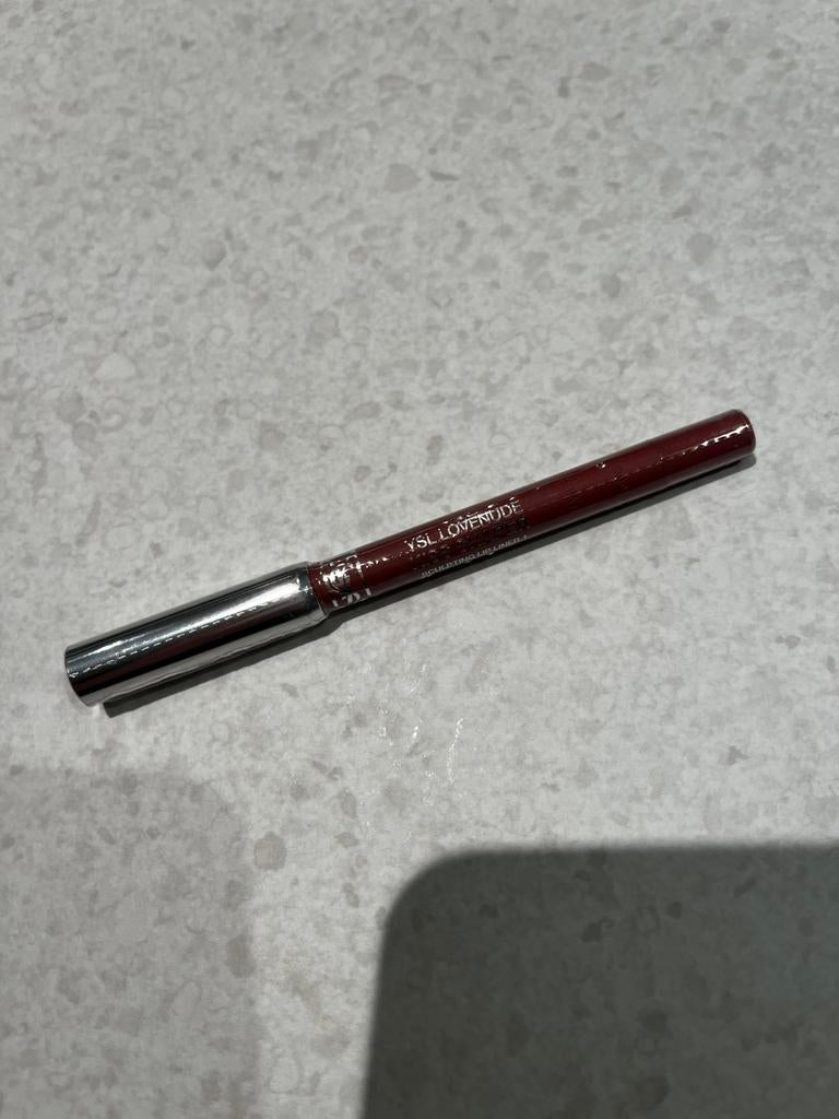 YSL Yves Saint Laurent lovenude kiss shaper lip liner 1, Ophalen of Verzenden, Nieuw, Lippen, Make-up
