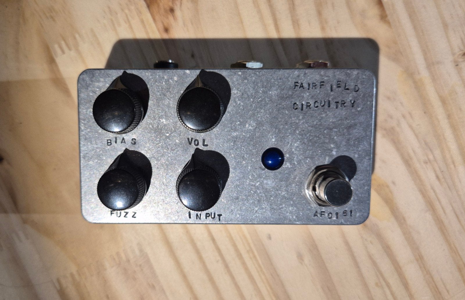 Fairfield Circuitry ~900 Fuzz Four Knob, Musique & Instruments, Enlèvement ou Envoi, Comme neuf, Distortion, Overdrive ou Fuzz