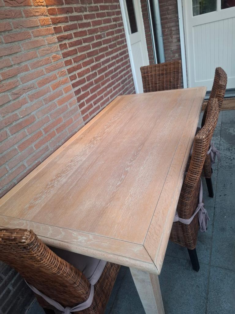Tafel met 4 stoelen, Ophalen