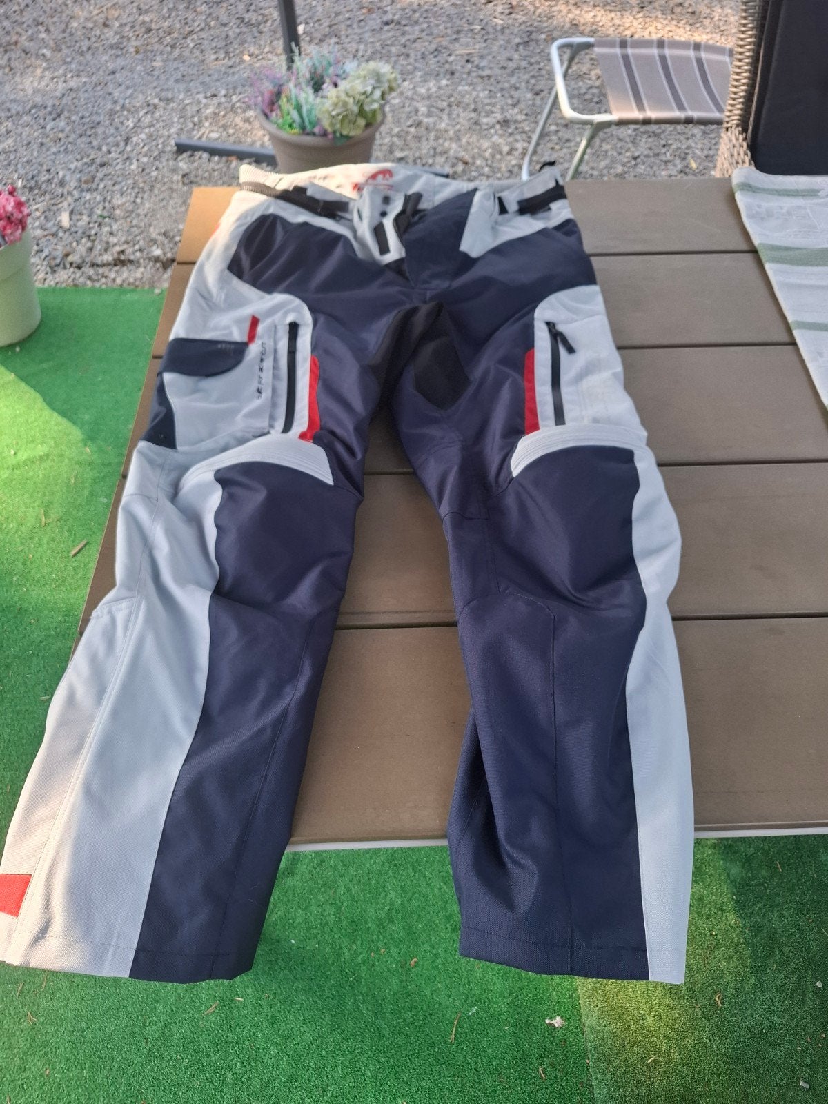Nieuwe Motorbroek te koop, Ophalen