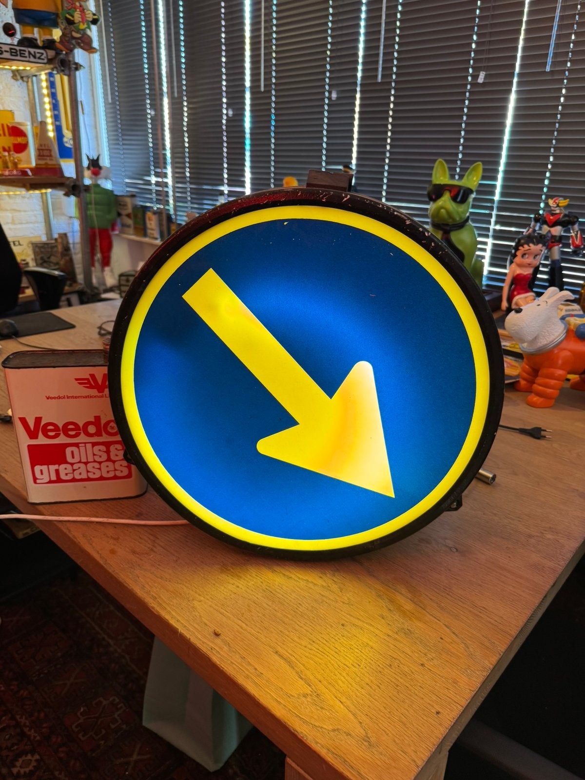 Verlicht oud verkeersbord lichtbak, Ophalen