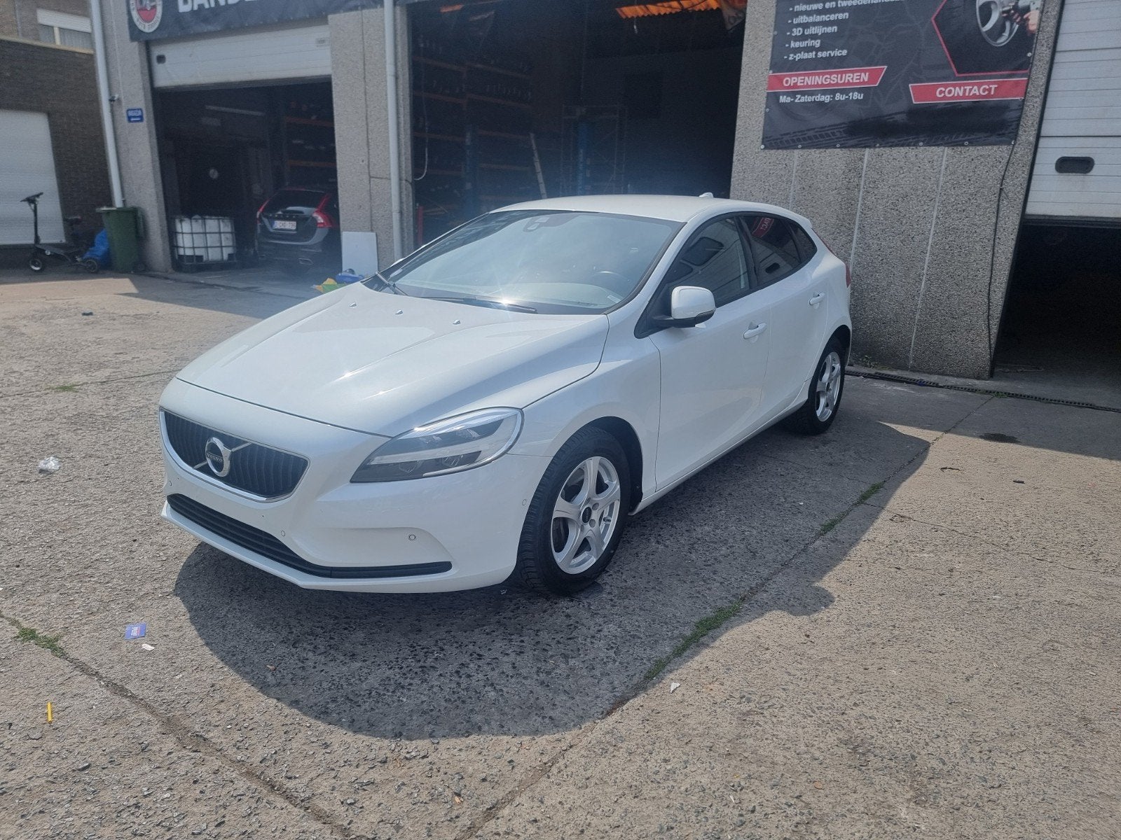 Volvo v40, Autos, Volvo, Cuir, Achat, Attache-remorque, Automatique