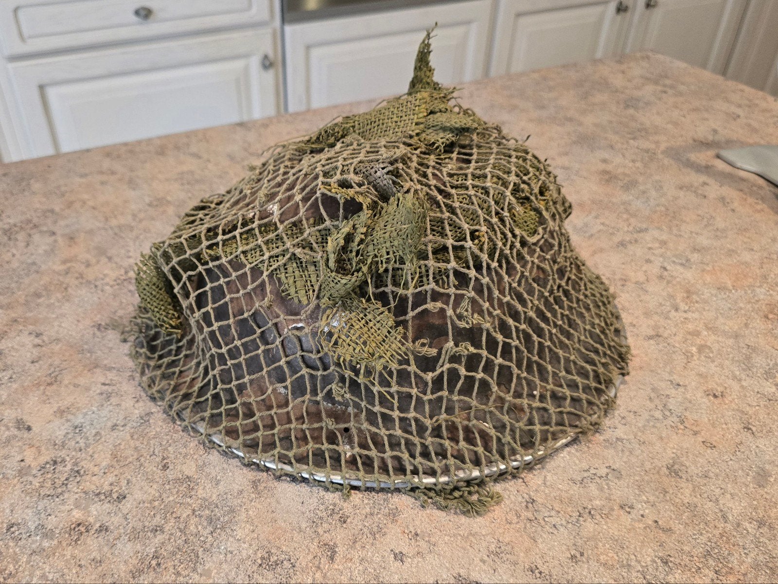 Originele Britse BMB ww2 helm, Verzamelen, Ophalen of Verzenden, Landmacht, Helm of Baret
