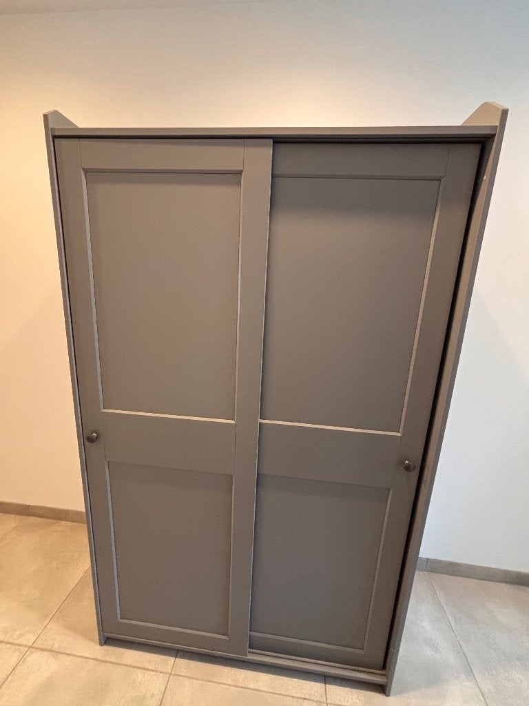 Schuifdeurkast, Ophalen, Met deur(en), Gebruikt, 100 tot 150 cm