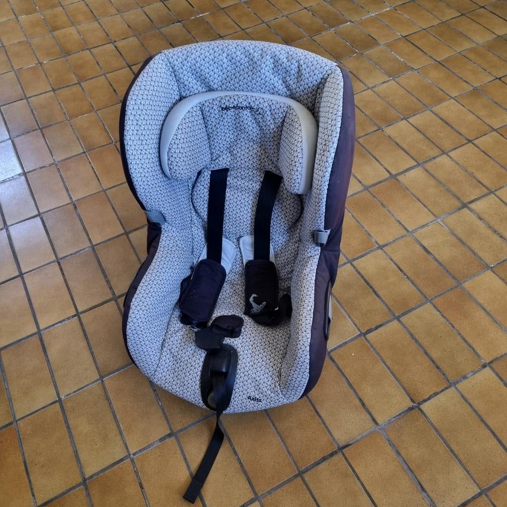 Terug beschikbaar: 9 mnd tot 3,5 jaar, draait, rugbesparend, Autogordel of Isofix, Verstelbare rugleuning, 9 t/m 18 kg, Zo goed als nieuw