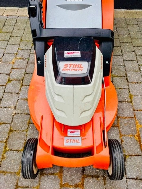 Krachtige STIHL RMA 448 PV accu-grasmaaier., Tuin en Terras, Grasmaaiers, Ophalen, Stilh, Zo goed als nieuw, 40 t/m 49 cm