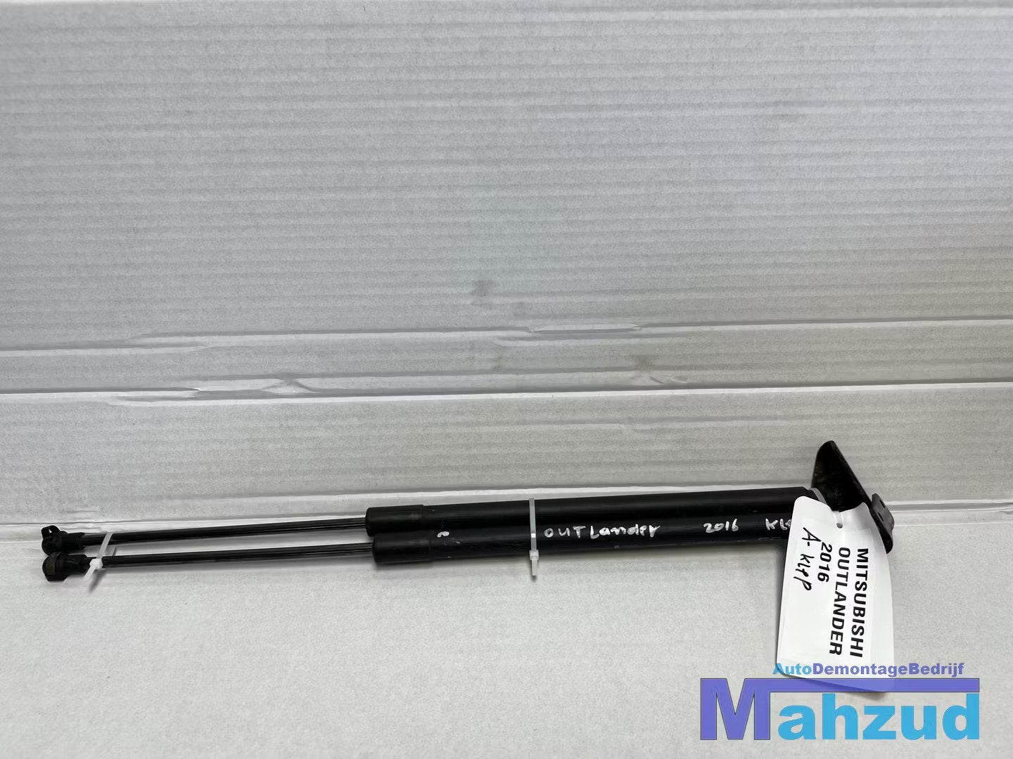 MITSUBISHI OUTLANDER PHEV gasveer Achterklep 2015+, Info@mitsubishi-motors.com, Arrière, Mitsubishi Motors Corporation, Utilisé