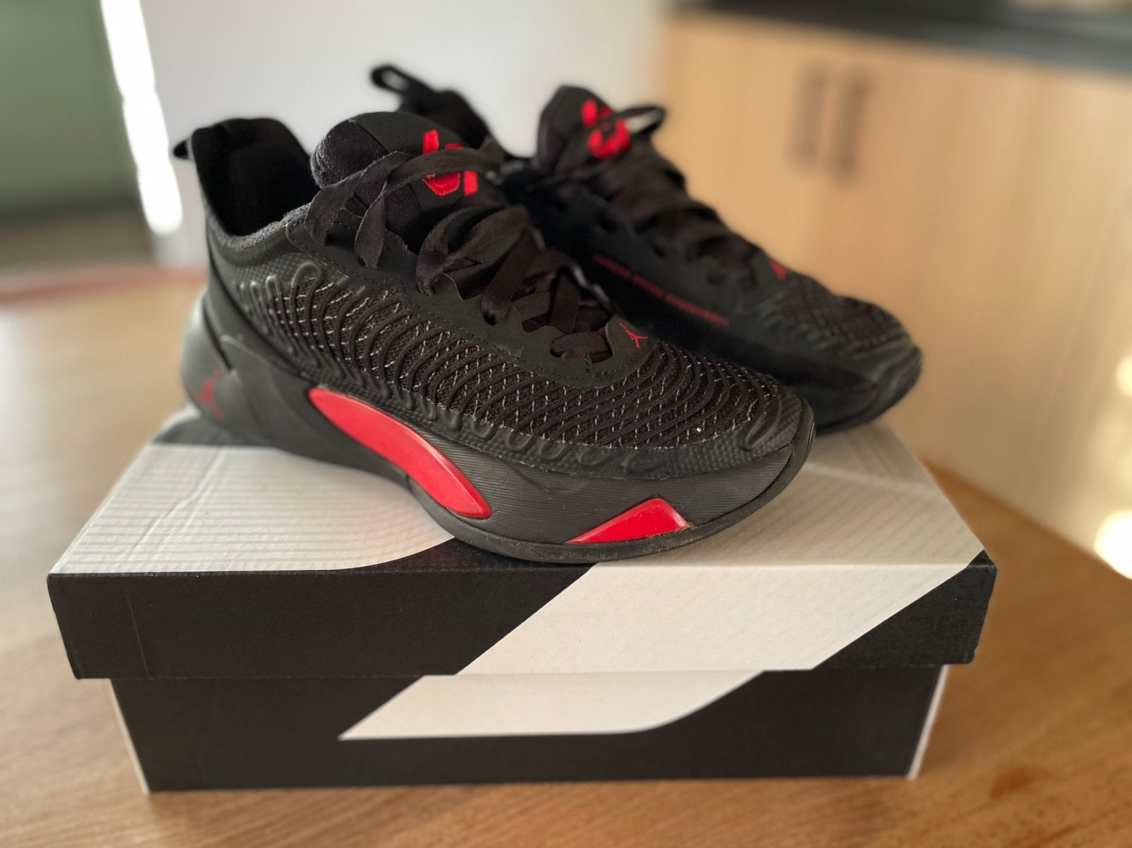 Sneakers Jordan Luka 1 maat 35,5, Sport en Fitness, Basketbal, Ophalen of Verzenden, Zo goed als nieuw, Schoenen