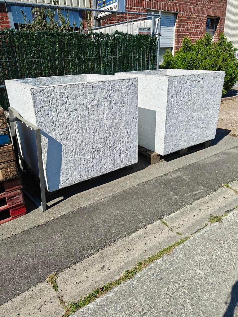 2 prachtige grote bloembakken, Tuin en Terras, Ophalen