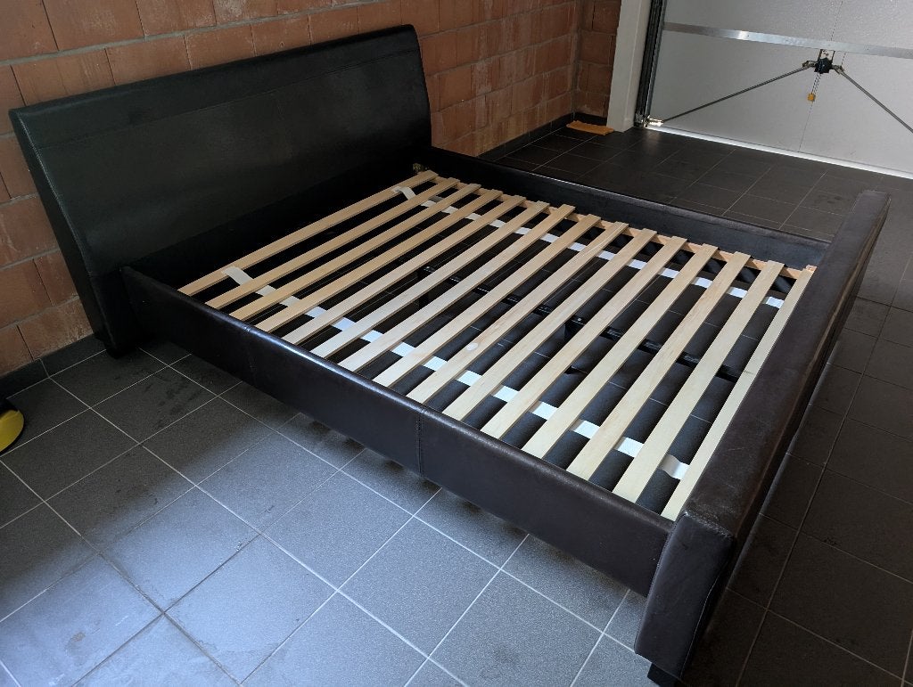 Bedframe (leder bekleding) voor matras 200cm x 160 cm, Maison & Meubles, Chambre à coucher | Lits, Utilisé, Deux personnes, 160 cm