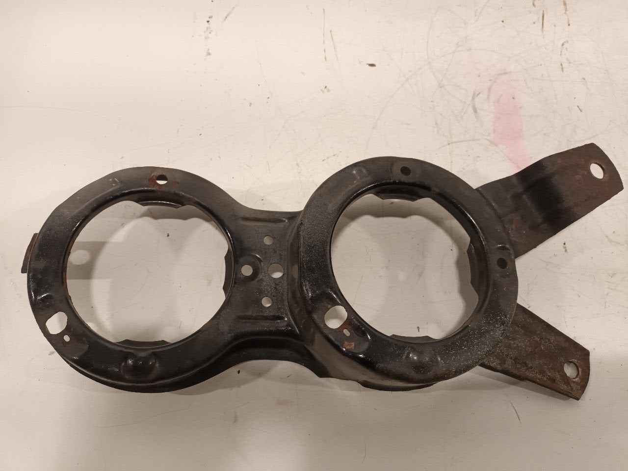 Koplamp houder links BMW 2500, Onderdelen@venauto.nl, Van der Ven Autorecycling B.V., Gebruikt, Ettenseweg 76, 4706 PB Roosendaal, The Netherlands