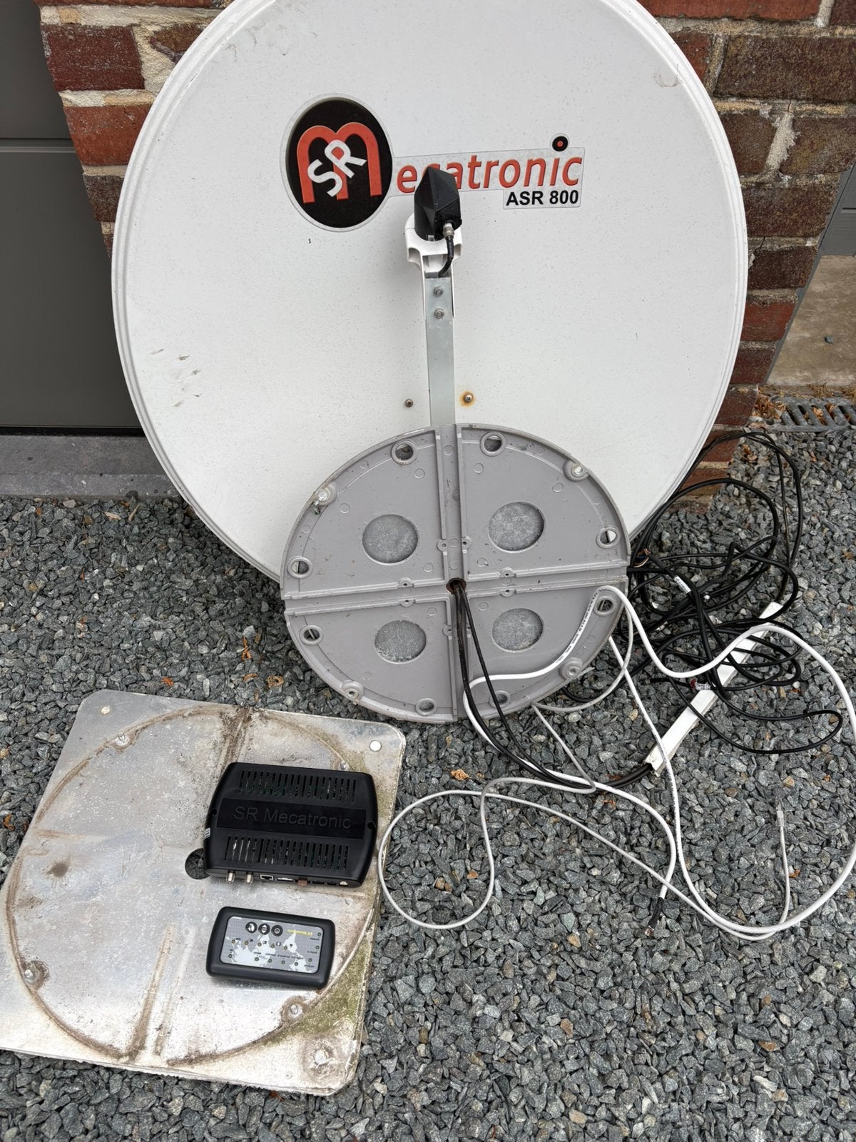 Schotelantenne sr mecatronics voor de camper, Ophalen, (Schotel)antenne