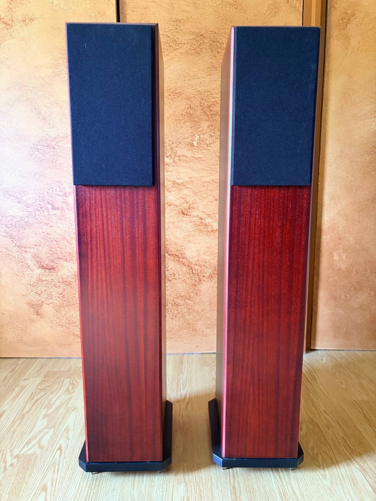 TOTEM Sttaf, TV, Hi-fi & Vidéo, Enceintes, Comme neuf, Enceinte colonne, 60 à 120 watts, Autres marques, Supports inclus, Enlèvement