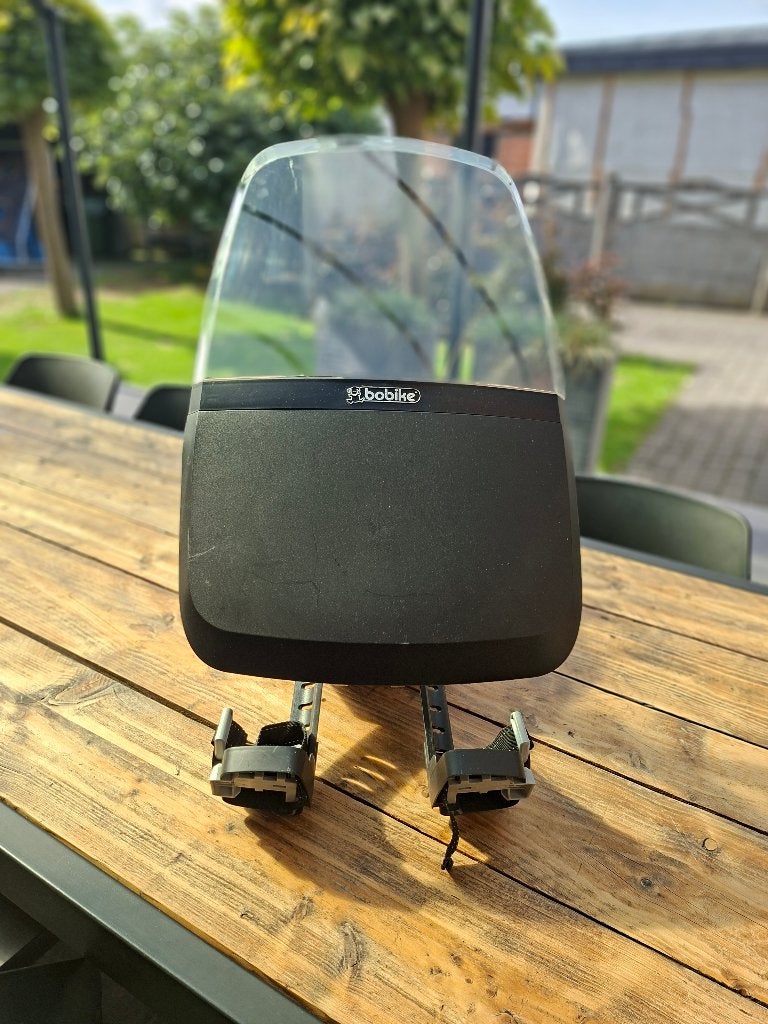 Zwart kinderzitje vooraan met scherm "BOBIKE", Fietsen en Brommers, Ophalen, Voetsteuntjes, Zo goed als nieuw, Bobike