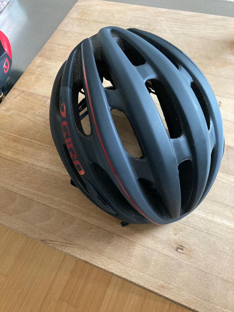 Fietshelm, Fietsen en Brommers, Fietsaccessoires | Fietshelmen, Ophalen, M, Zo goed als nieuw, GIRO