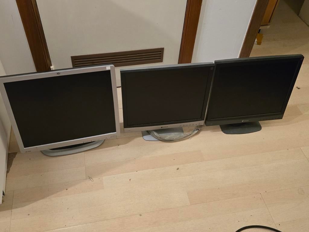 3 schermen met mankementen in 1 bundel 5 euro alles samen, Ophalen of Verzenden, Niet werkend, HDMI, Overige typen