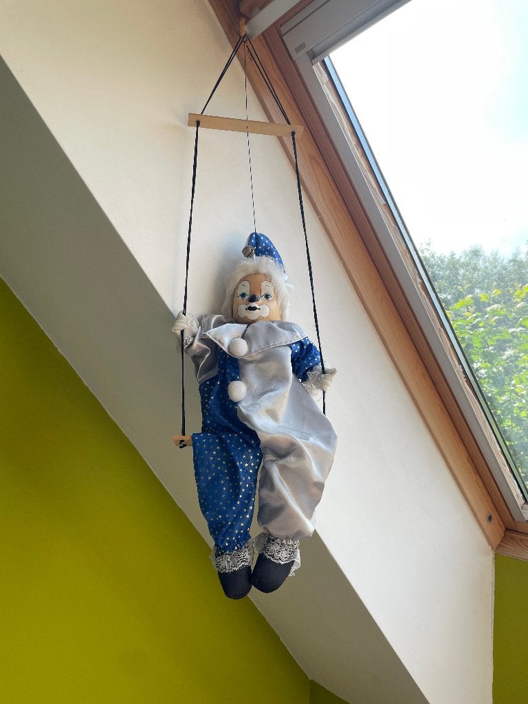Decoratieve clown op schommel, Verzamelen, Poppen, Ophalen, Pop