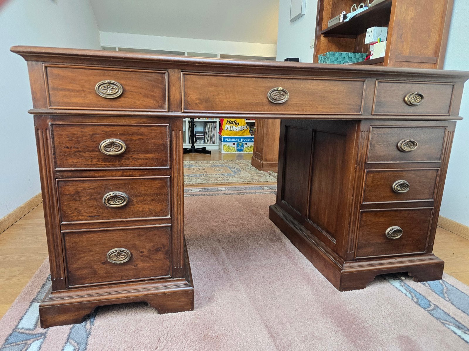 Bureau anglais, Enlèvement