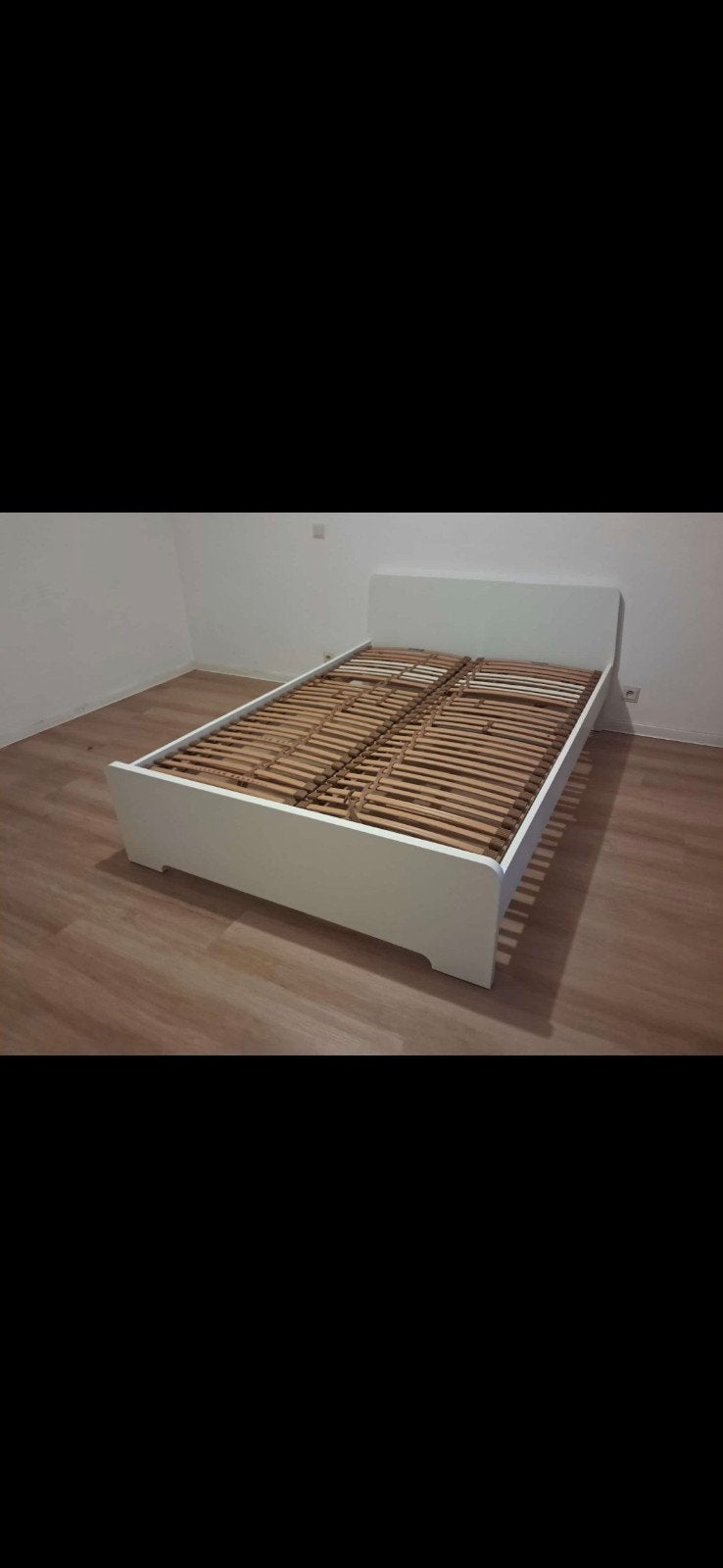 Lit 1.40x2 avec lattes et matelas ikea comme neuve
