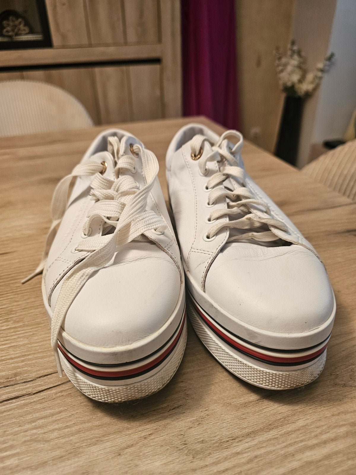 Tommy Hilfiger M 40, Kleding | Dames, Schoenen, Wit, Ophalen of Verzenden, Zo goed als nieuw, Sneakers