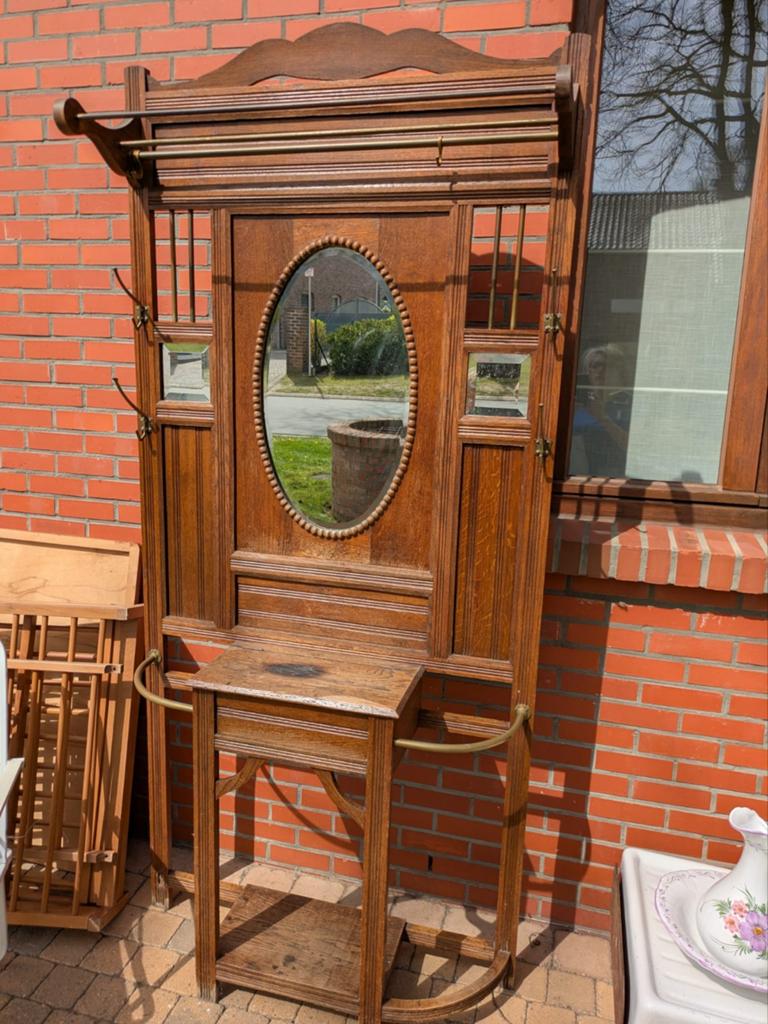 Oude kapstok, Enlèvement