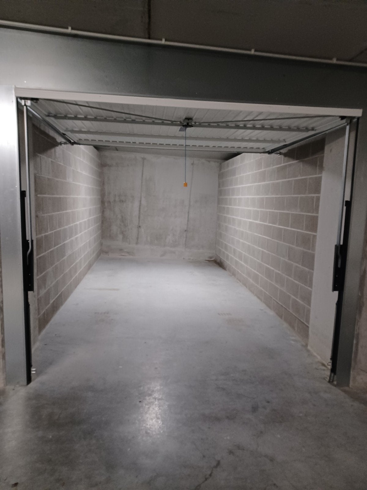 Box ou entrepôt à louer à Haren, Auto diversen, Autostaanplaatsen en Garages