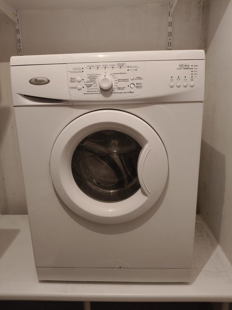 machine à laver, 1200 à 1600 tours, 4 à 6 kg, Programme lavage à la main, Chargeur frontal