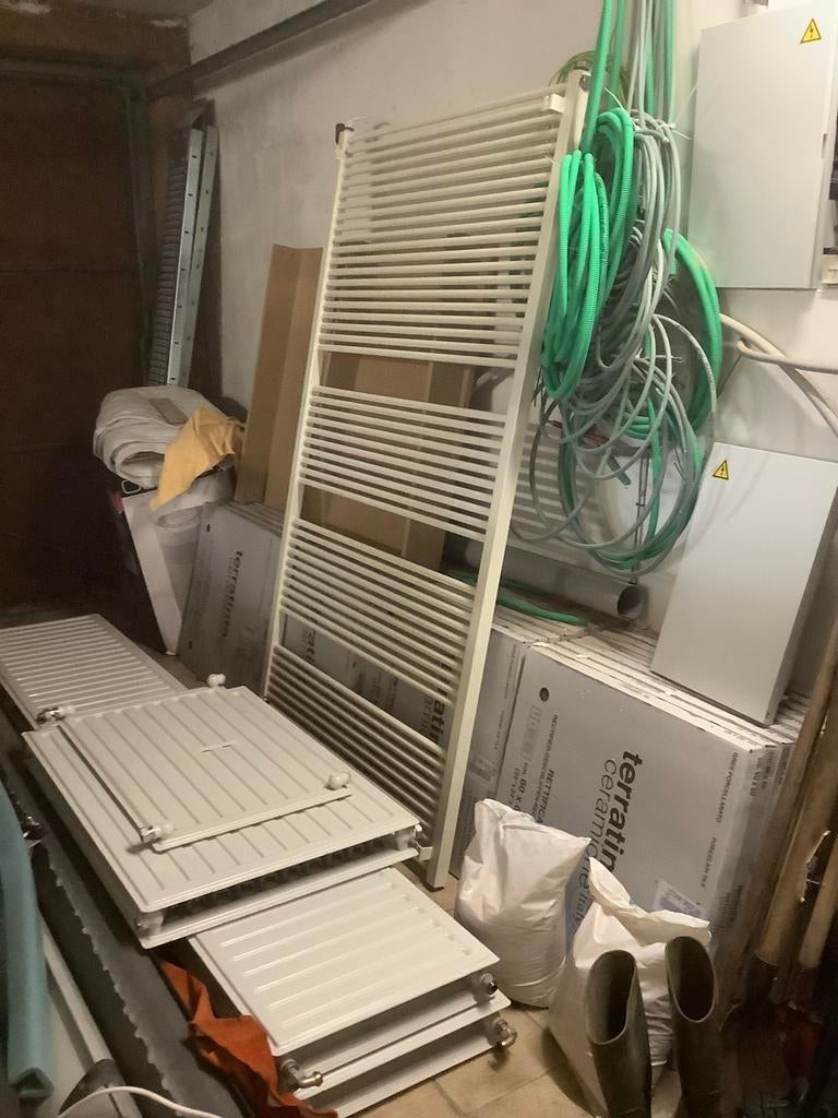 5 radiatoren en 1 handdoekdroger + 4 thermostatische kranen, Enlèvement, Comme neuf, Radiateur