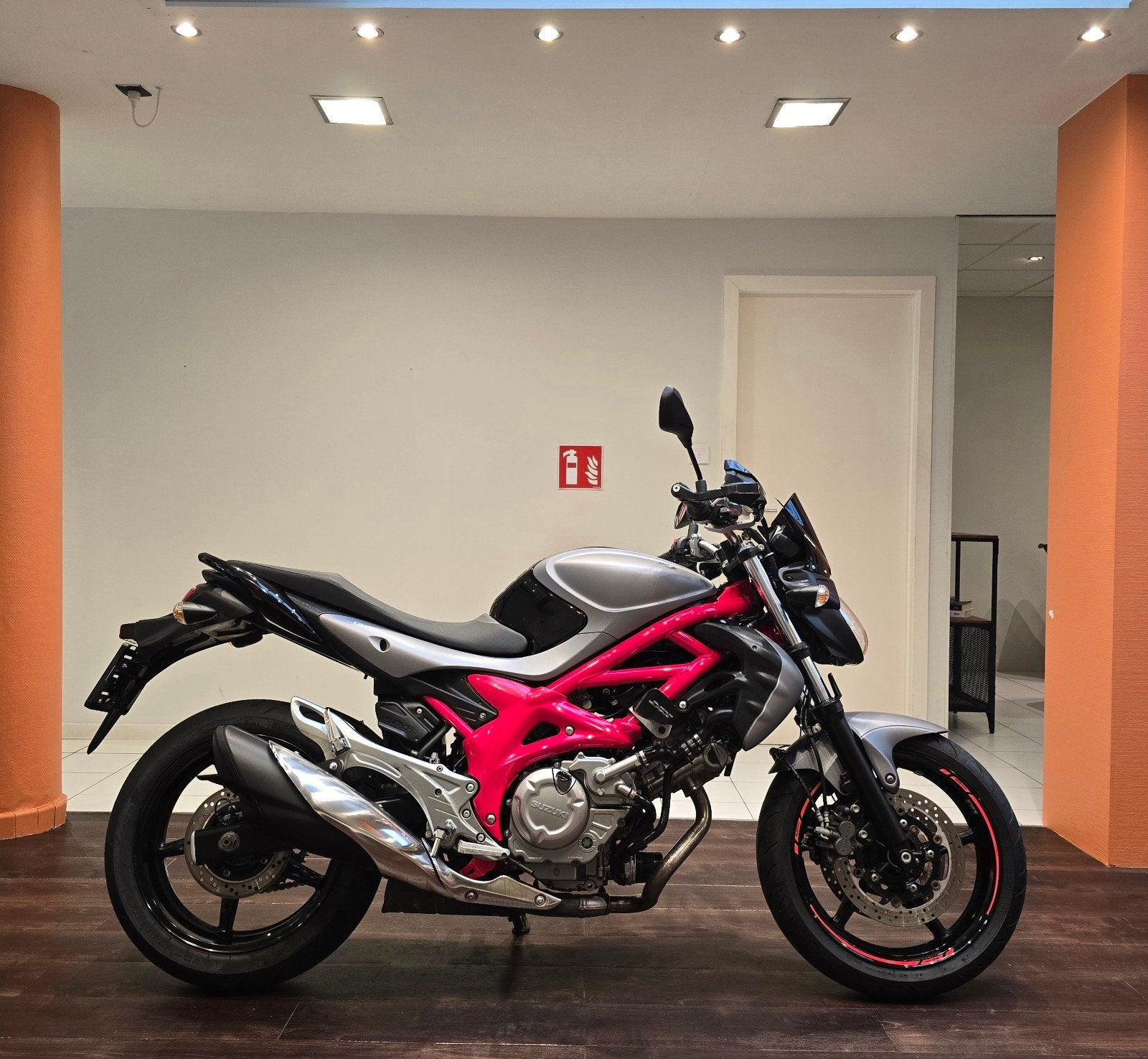 Suzuki Gladius 650 ABS**2016**29.344km**Garantie, Entreprise, 650 cm³, ABS
