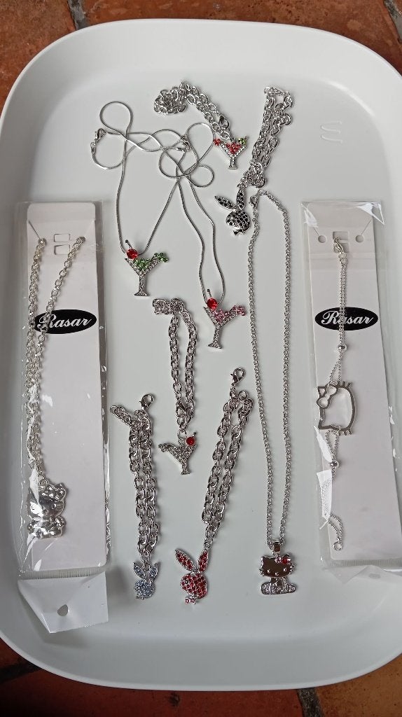 Bijoux Playboy Bunny/Martini/Hello Kitty, Bijoux, Sacs & Beauté, Colliers, Neuf, Enlèvement ou Envoi, Autres matériaux, Avec pendentif