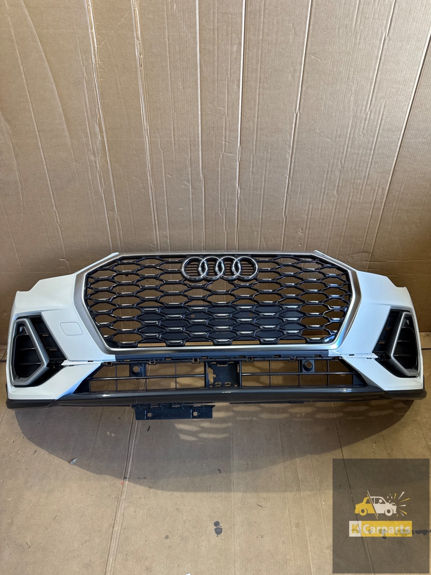 Voorbumper Audi Q3 83A F3 S-line SLINE ORIGINEEL 83A807438, Auto-onderdelen, Gebruikt, Voor, AUDI AG, Auto-Union-Strasse 1
85045  Ingolstadt, DE