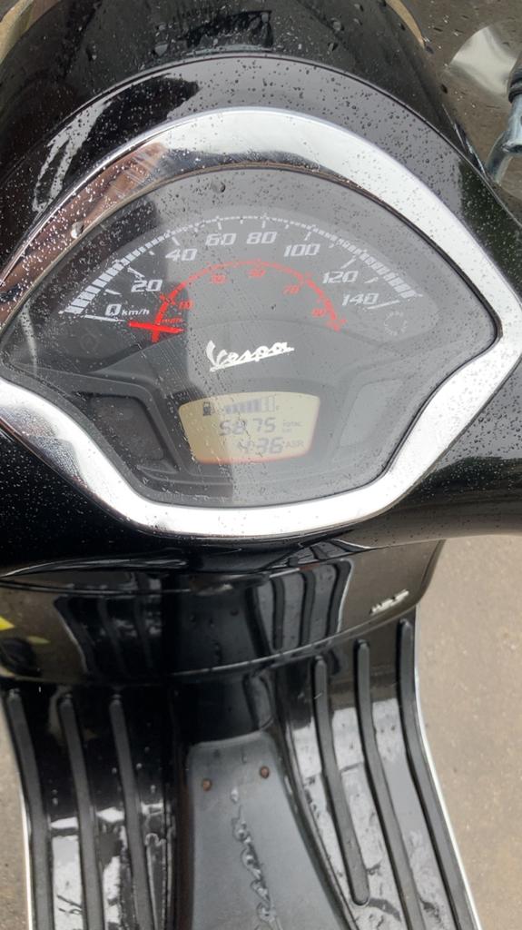 Vespa gts sport 2022, Fietsen en Brommers, Scooters | Vespa, Ophalen, Zo goed als nieuw