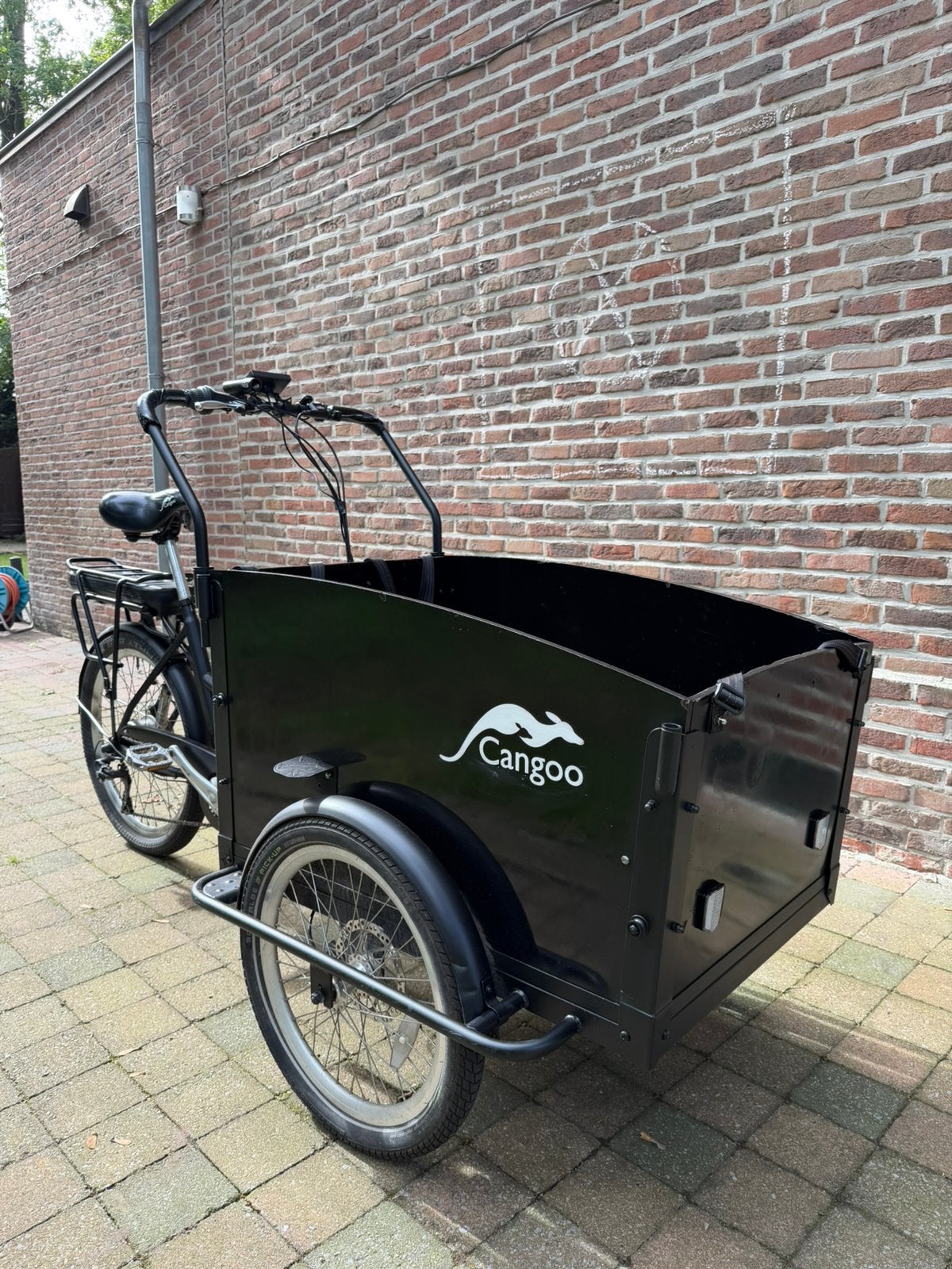 Elektrische bakfiets Cangoo zwart (3zit), Fietsen en Brommers, 3 kinderen, Zo goed als nieuw, Schijfrem, Ophalen