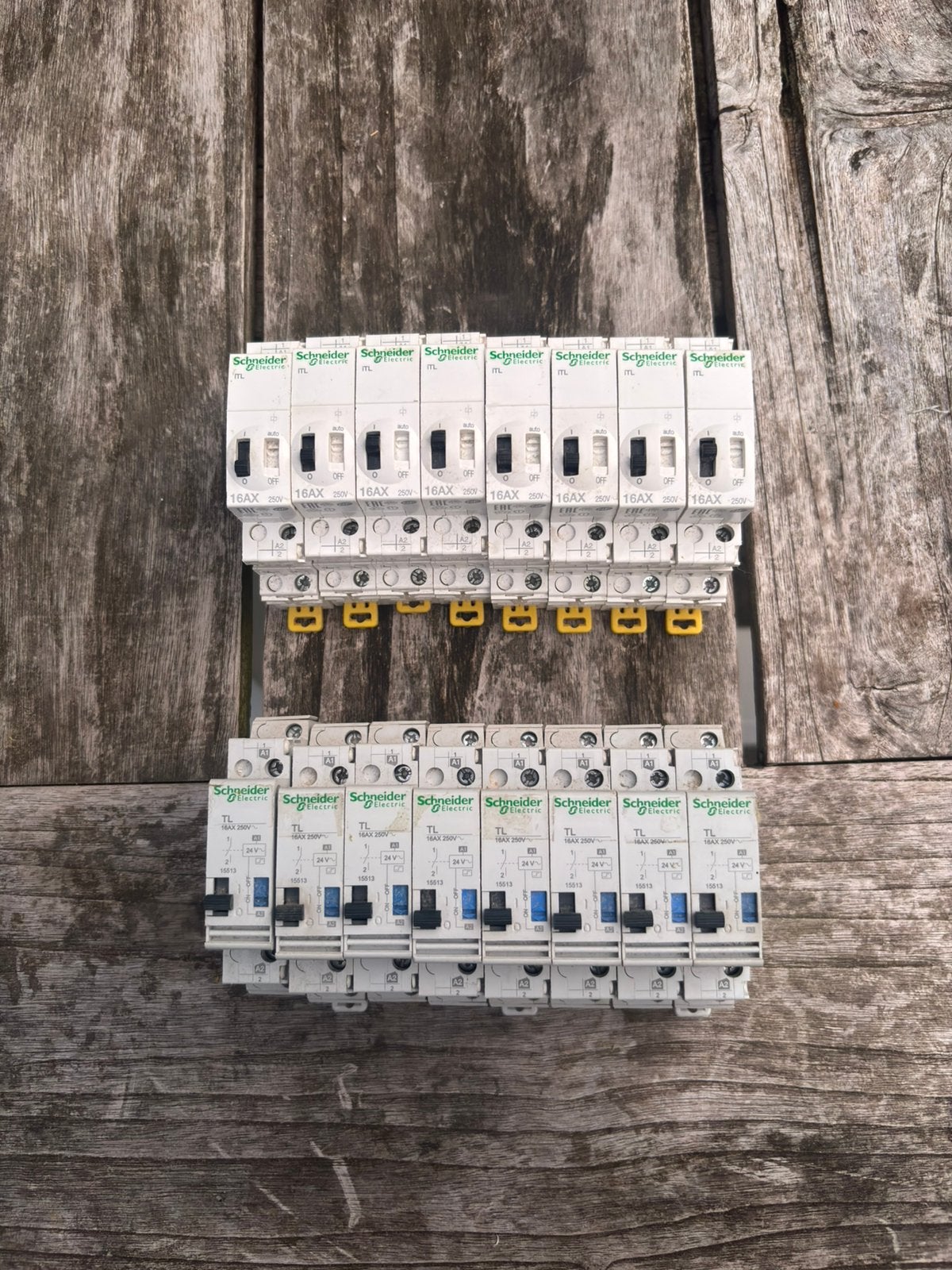 Schneider teleruptors 24v, Ophalen of Verzenden, Zo goed als nieuw