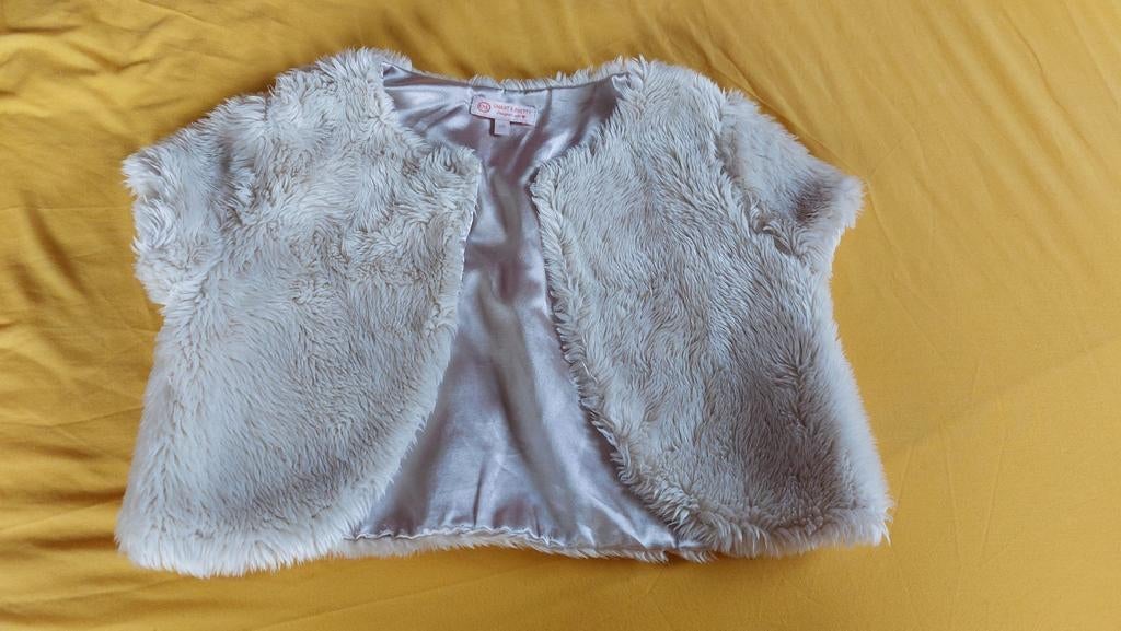 Fluffy beige bolero meisje maat 128, Kinderen en Baby's, Kinderkleding | Maat 128, C&A, Meisje, Trui of Vest, Ophalen of Verzenden