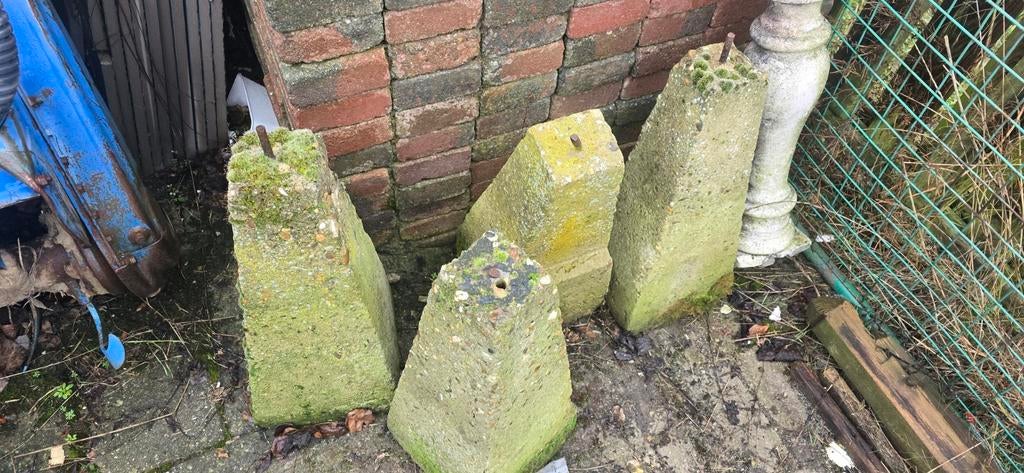 4 betonnen hoekstenen voor serre, Ophalen