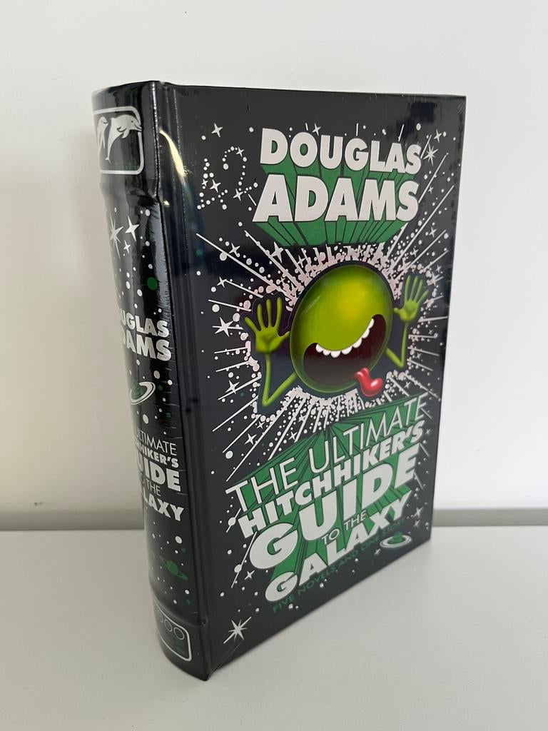 Barnes Noble Leatherbound Ultimate Hitchhikers Guide HC SEAL, Boeken, Ophalen of Verzenden