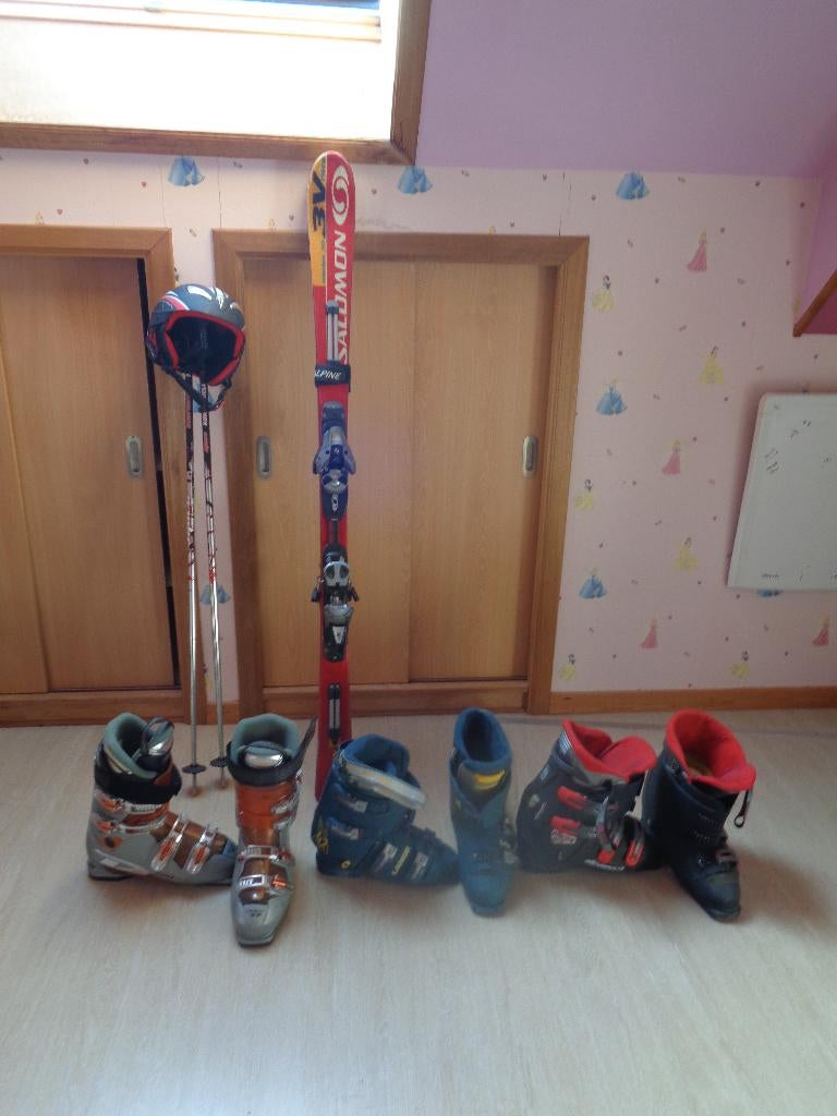 Ski : laarzen, latten en helm, Ophalen, Ski, Stokken