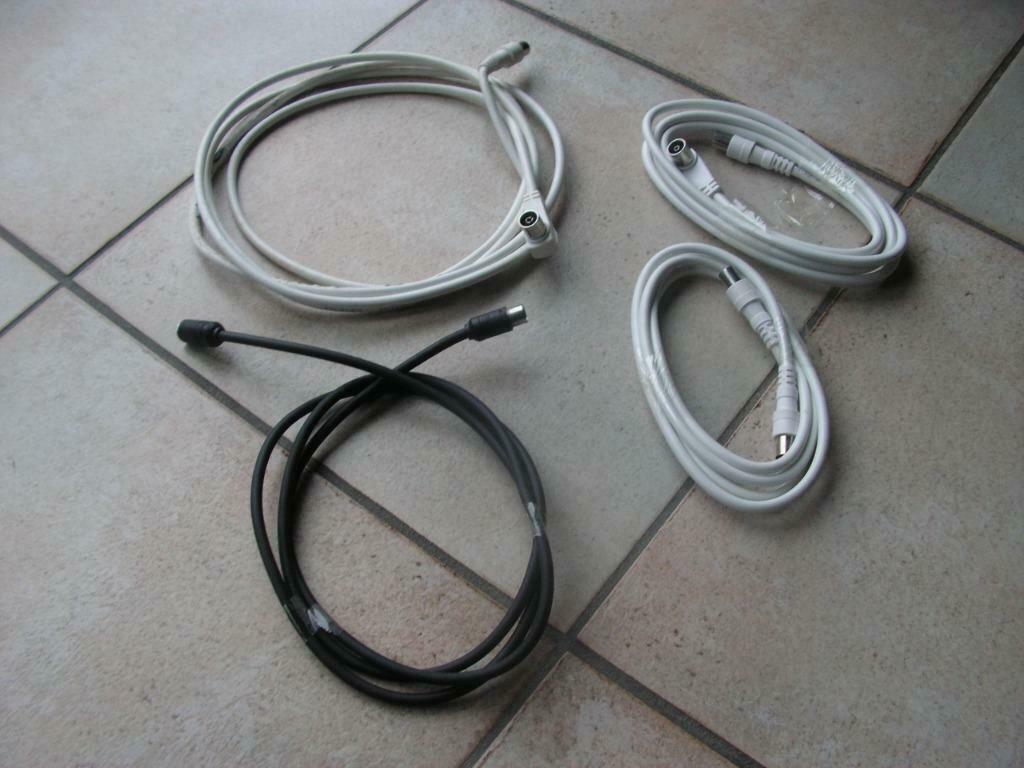 Câbles coaxiaux (4 pièces disponibles)., Enlèvement ou Envoi, Utilisé, Câble coaxial