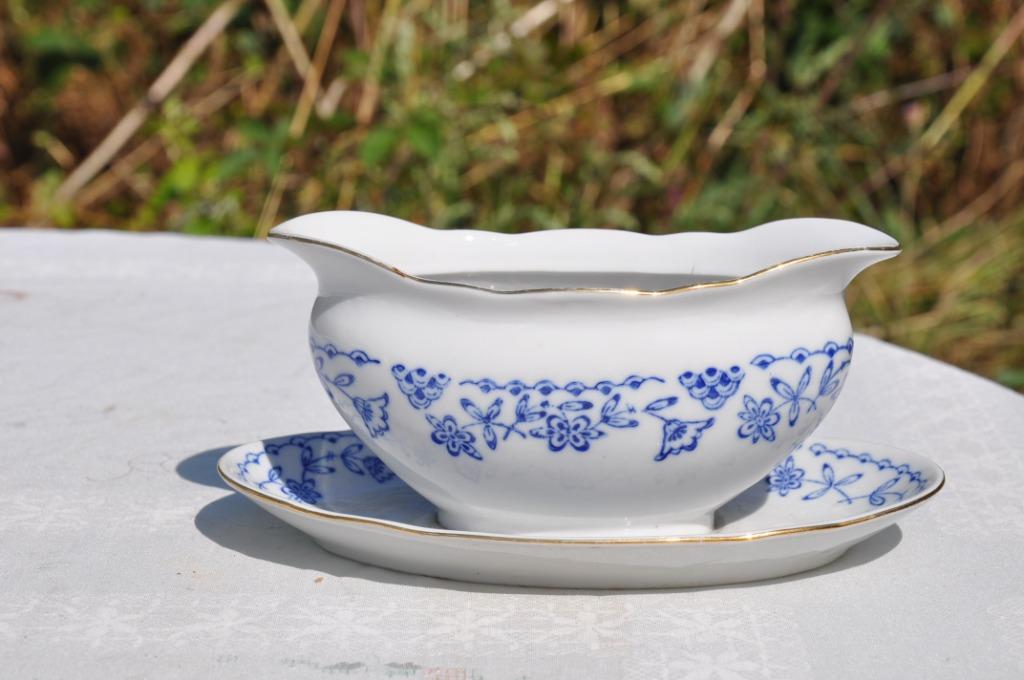 saucière en porcelaine fleur bleu, Enlèvement ou Envoi