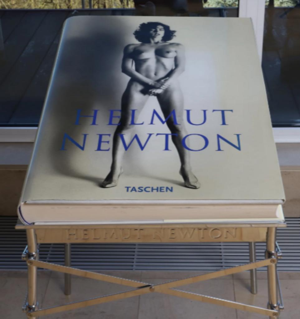 Helmut Newton Sumo boek en standaard, Boeken, Ophalen of Verzenden
