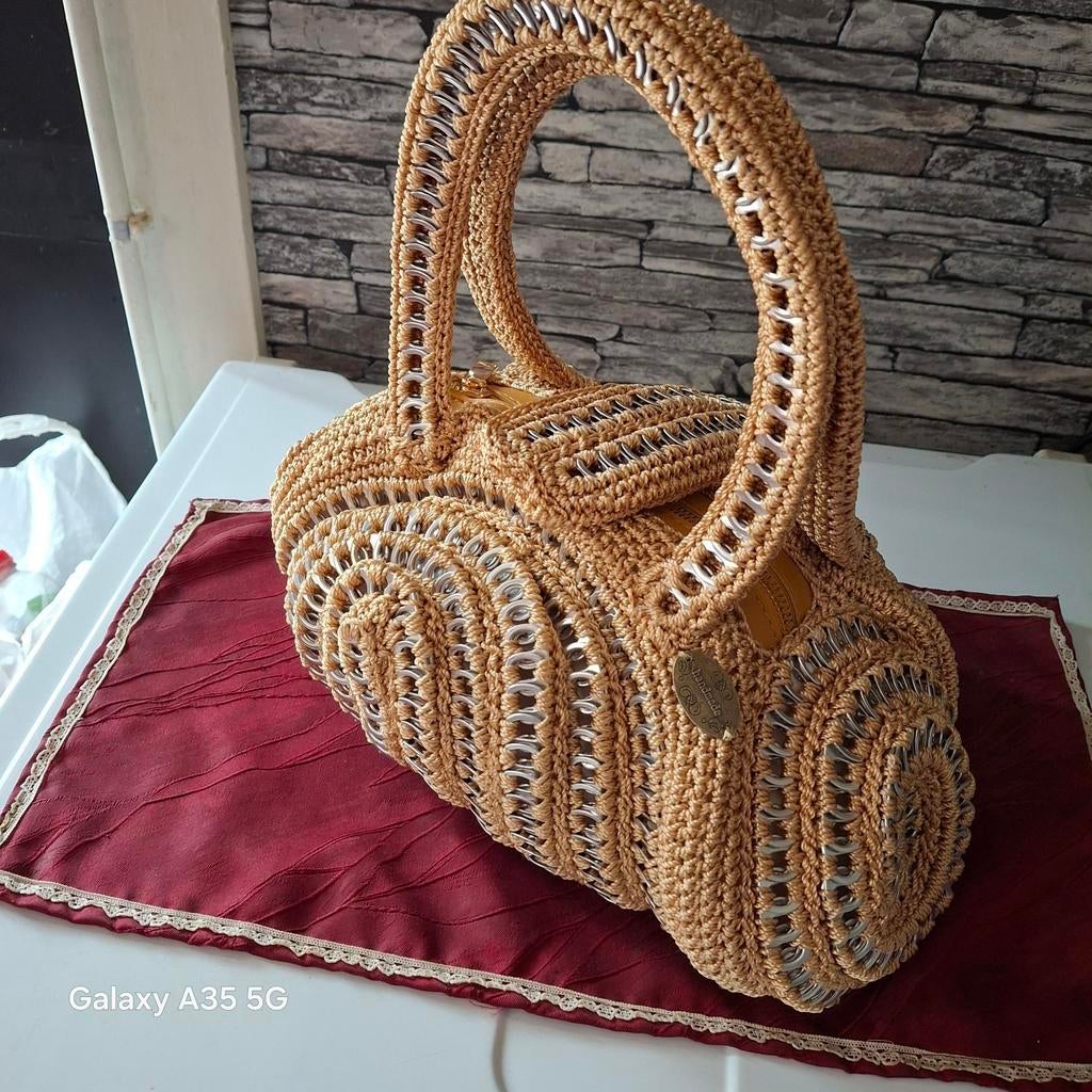 Goud kleurige handtas, Handtassen en Accessoires, Tassen | Damestassen, Ophalen of Verzenden, Nieuw, Handtas